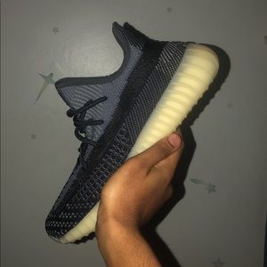 Yeezy 350 V2 Carbon